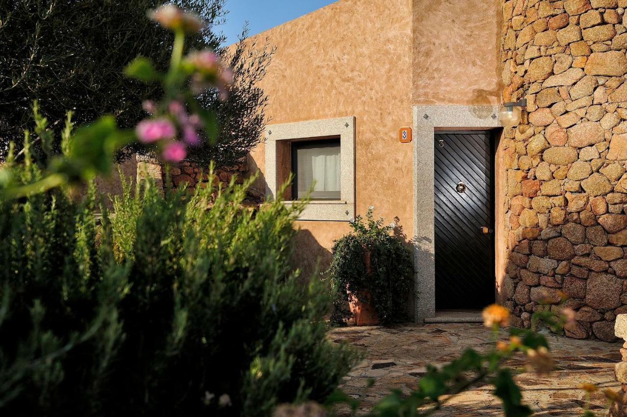 Residence L'Ea Di Lavru - Appartamenti Mono-Bilo-Trilocali Porto San Paolo  Bagian luar foto