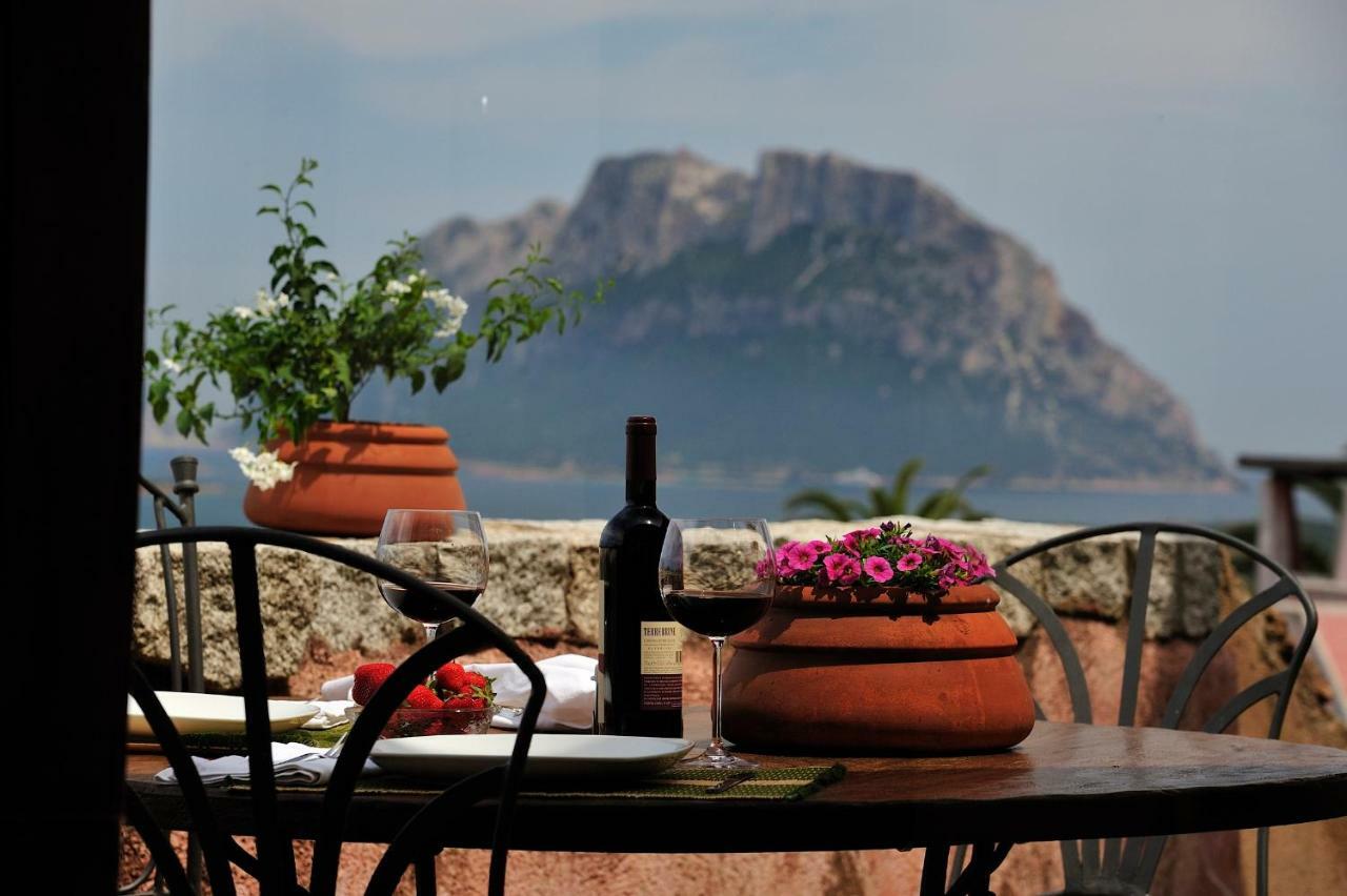 Residence L'Ea Di Lavru - Appartamenti Mono-Bilo-Trilocali Porto San Paolo  Bagian luar foto
