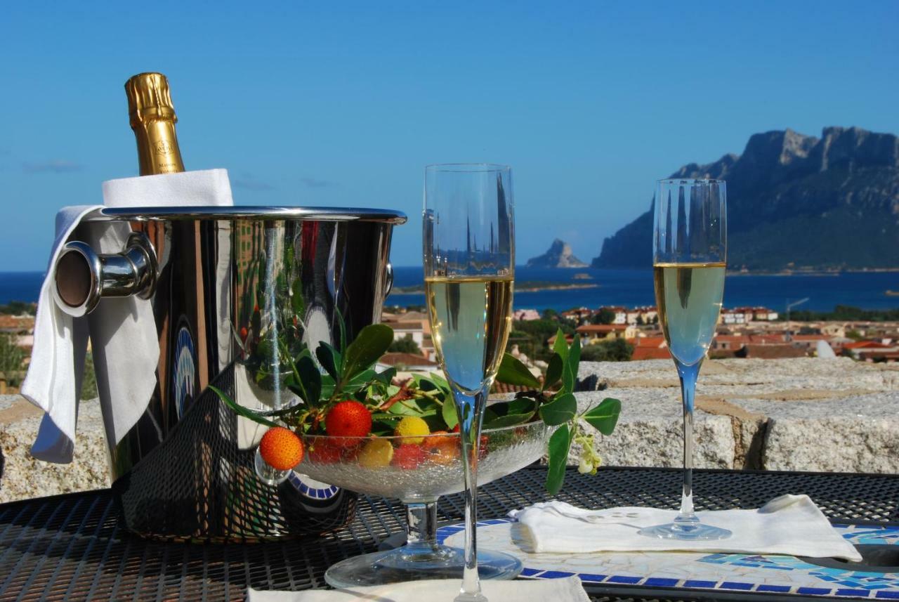 Residence L'Ea Di Lavru - Appartamenti Mono-Bilo-Trilocali Porto San Paolo  Bagian luar foto