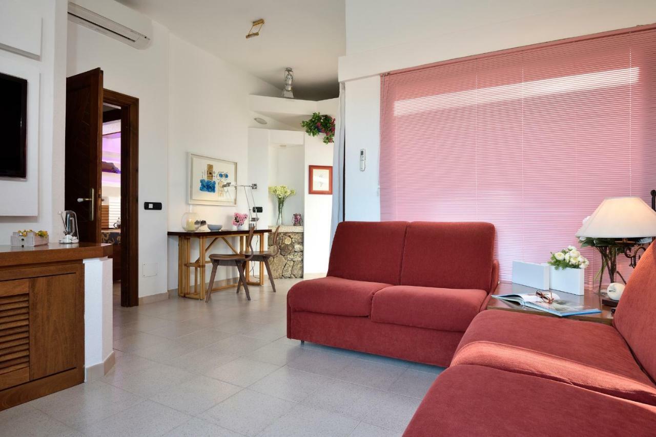 Residence L'Ea Di Lavru - Appartamenti Mono-Bilo-Trilocali Porto San Paolo  Bagian luar foto