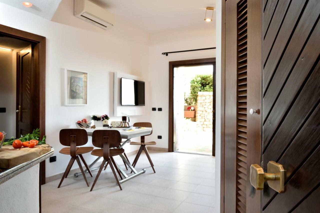 Residence L'Ea Di Lavru - Appartamenti Mono-Bilo-Trilocali Porto San Paolo  Bagian luar foto