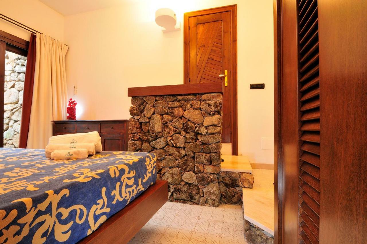 Residence L'Ea Di Lavru - Appartamenti Mono-Bilo-Trilocali Porto San Paolo  Bagian luar foto