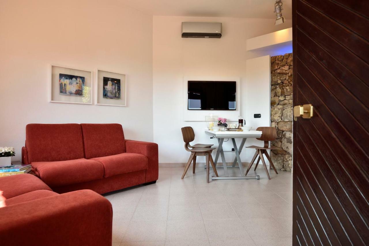 Residence L'Ea Di Lavru - Appartamenti Mono-Bilo-Trilocali Porto San Paolo  Bagian luar foto